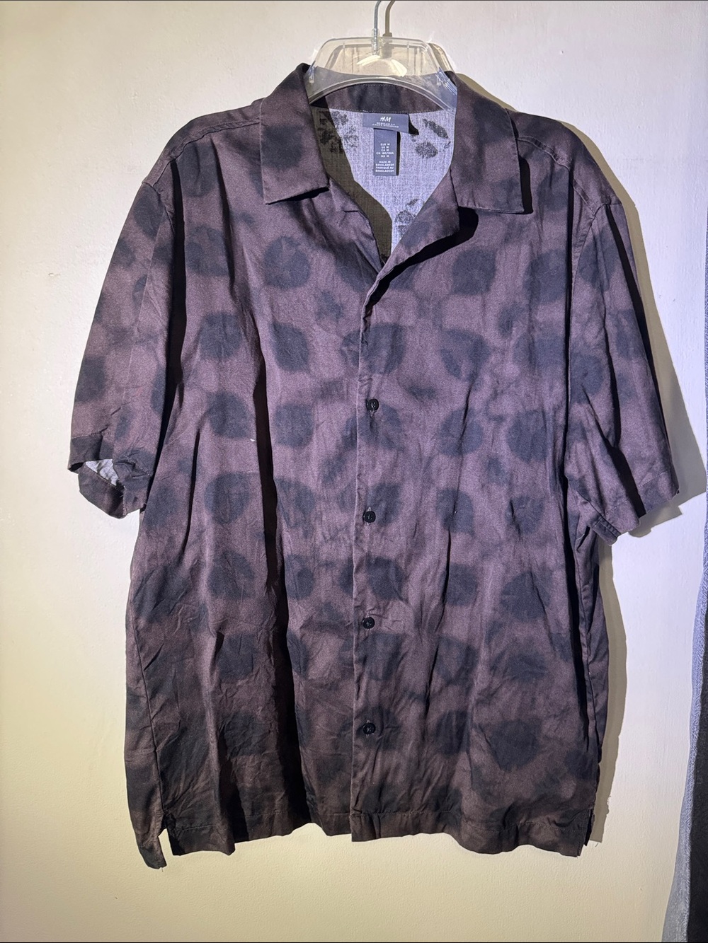 H&M Short Sleeve Button-Up Shirt in Black and Charcoal Tie-Dye